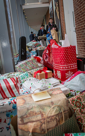 holidaygifts_us_jfess_4188
