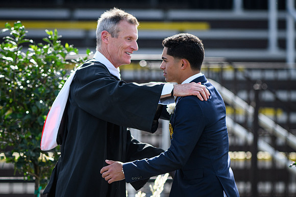 graduation22_diplomas_wkl_0505