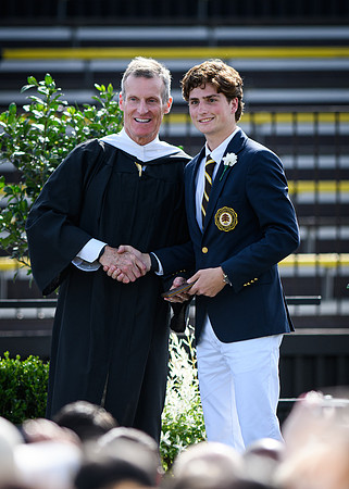 graduation22_diplomas_wkl_0812