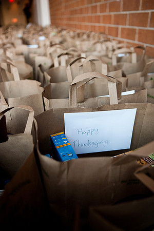 thanksgiving_fooddrive_us_mkras_0082
