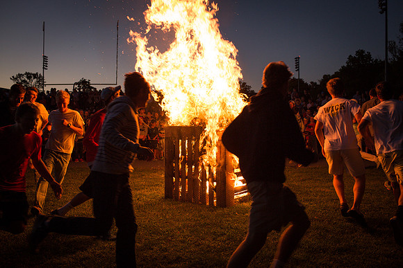 homecoming14_bonfire_jk_2609
