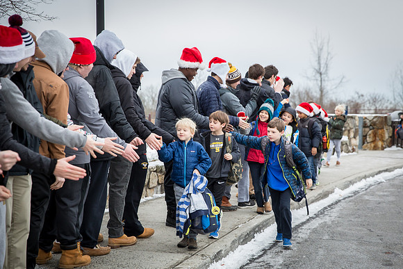 holiday_handshake17_jfess_4581