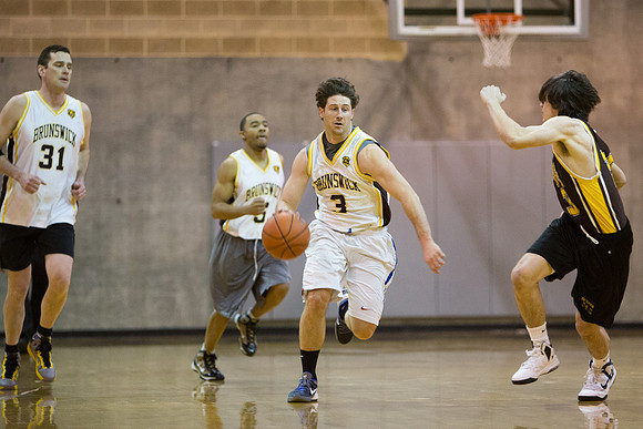alumni_vs_varsitybball_2867