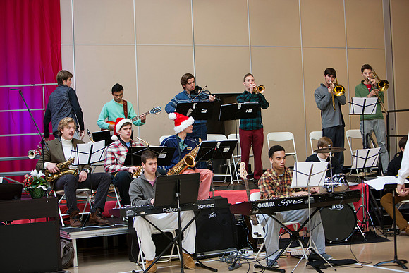 holidayassembly_all_mkras_9473
