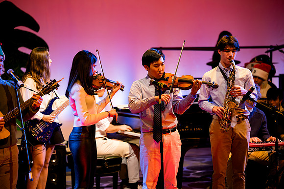 holidayconcert24_us_ah_0407