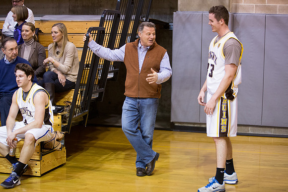 alumni_vs_varsitybball_jk_3081