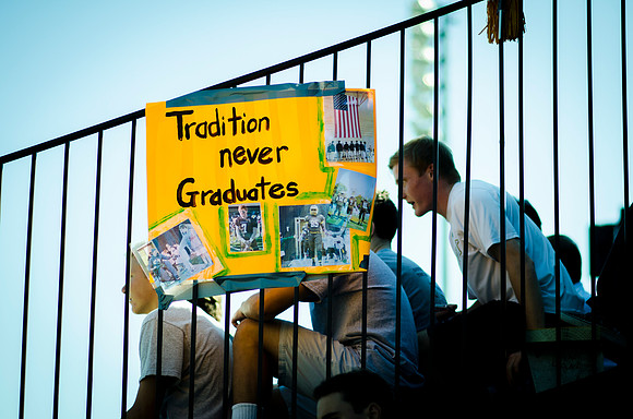 homecoming14_alumnitent_crowd_wkl_crowd_wkl_0167