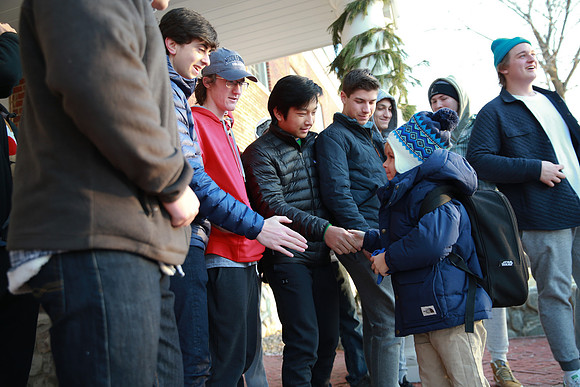 holidays19_handshake_mkras_0040