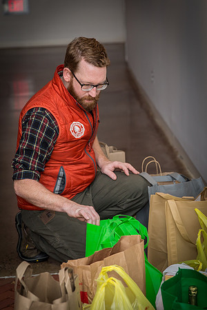 thanksgiving18_fooddrive_us_7978
