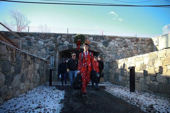 holiday19_bearcave_mkras_0055
