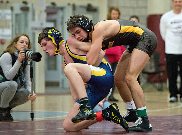 wrestling_wneiswa_champs_dburns_7530
