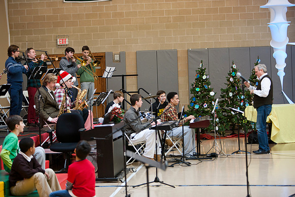 holidayassembly_all_mkras_9471