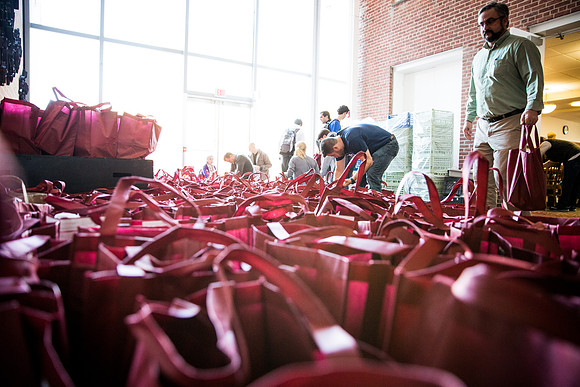 thanksgiving_fooddrive_us_jfess_4515