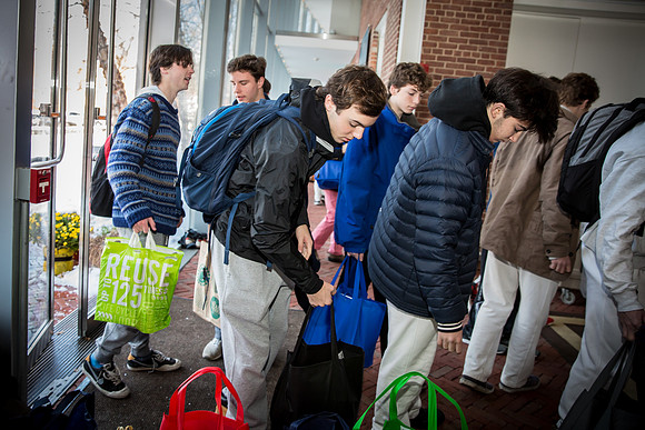 thanksgiving18_fooddrive_us_7942