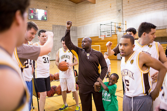 alumni_vs_varsitybball_2837