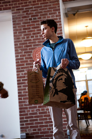 thanksgiving_fooddrive_us_mkras_0031