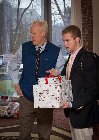 holidaygifts_us_jfess_4175