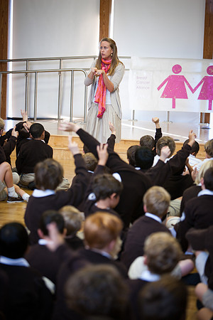 pay2wearpink_assembly_1521