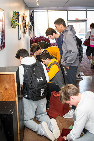 thanksgiving_fooddrive_us_jfess_4453