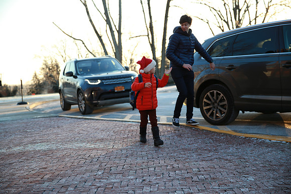 holidays19_handshake_mkras_0021