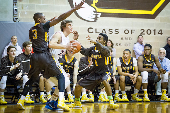 basketball_2015-02-25_playoffs_wkl_2725