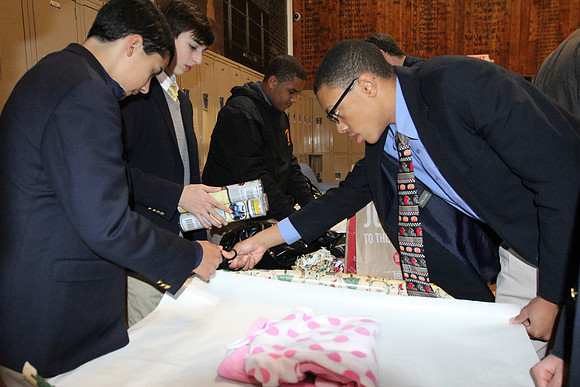 holiday_giftwrapping_us_3181