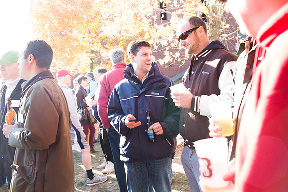 alumni_tent_crowd_hc13_jk_6319