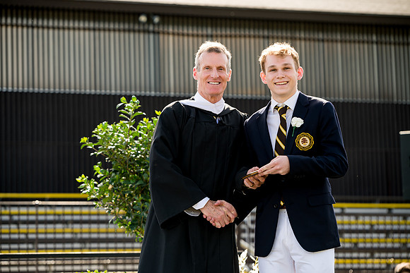 graduation22_diplomas_ah_0201
