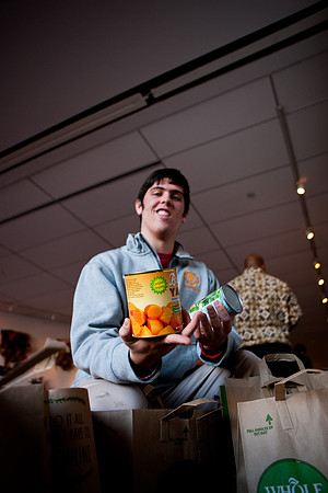thanksgiving_fooddrive_us_mkras_0145