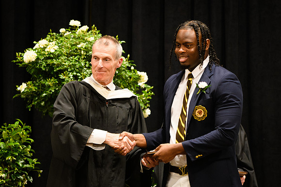 graduation25_diploma_wkl1_5315