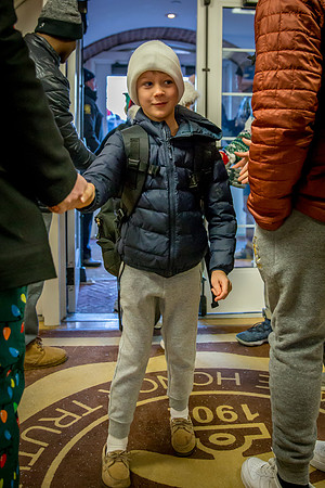 holiday19_handhake_jfess_0370
