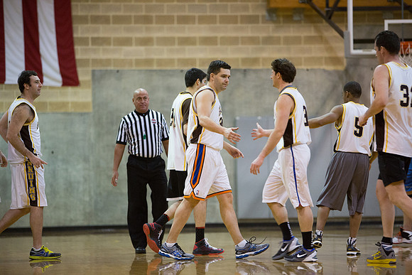 alumni_vs_varsitybball_2886