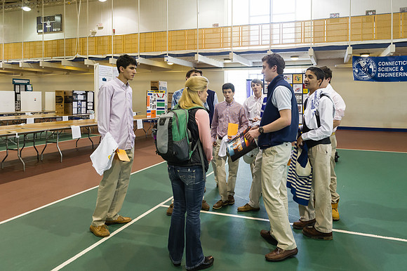 sciencefair14qu_hl_8789