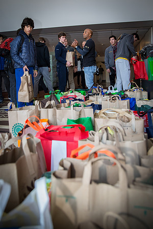 thanksgiving18_fooddrive_us_7926