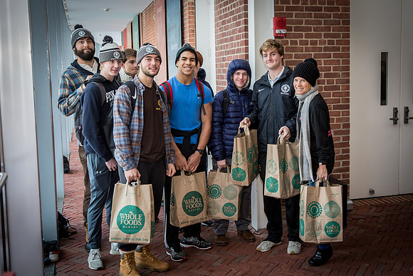 thanksgiving18_fooddrive_us_7956