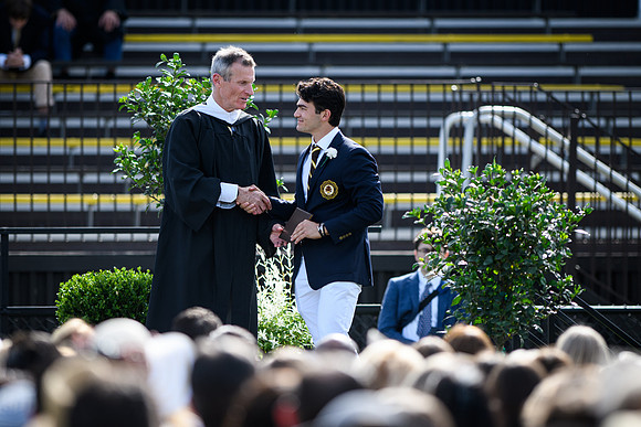 graduation22_diplomas_wkl_0903