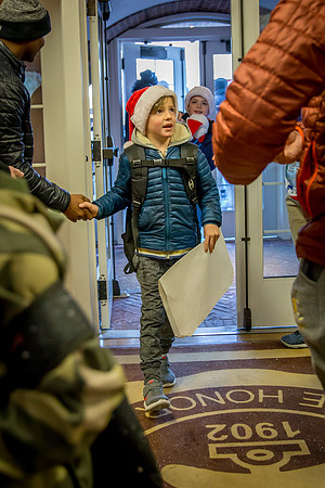 holiday19_handhake_jfess_0394