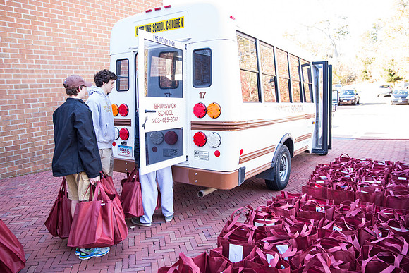 thanksgiving_fooddrive_us_wkl_4703