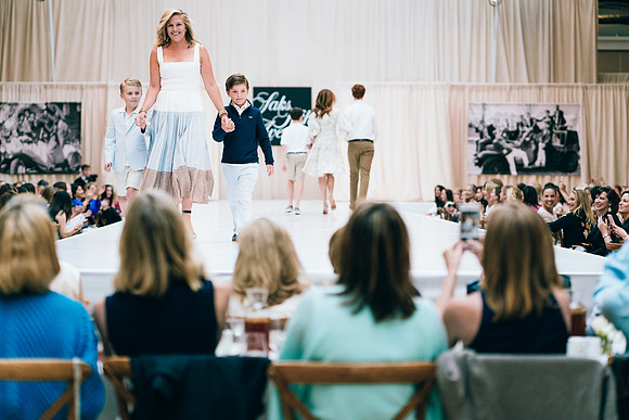 fashionshow19_runway_jk_1702