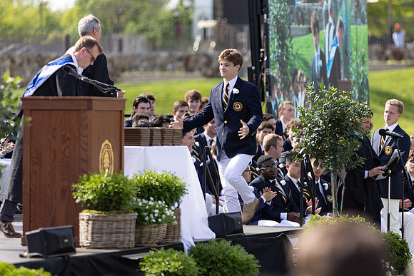 graduation22_diplomas_gh_0605