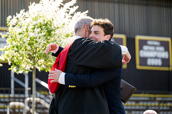graduation24_diploma_ah_0425