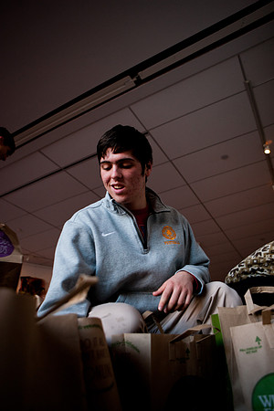 thanksgiving_fooddrive_us_mkras_0142
