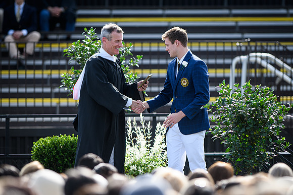 graduation22_diplomas_wkl_1046