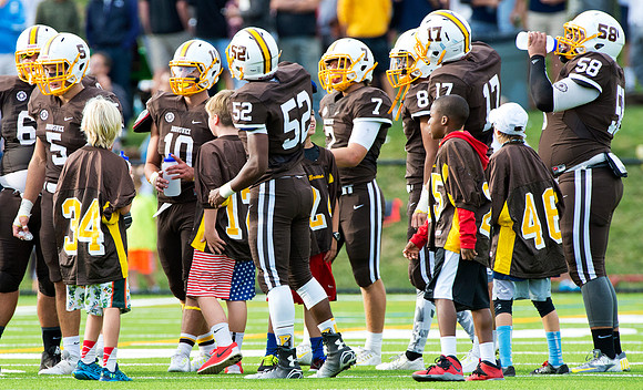 football_2015-09-26_dburns_8747