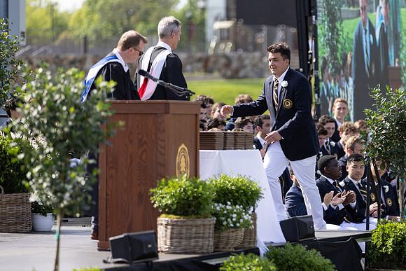 graduation22_diplomas_gh_0521