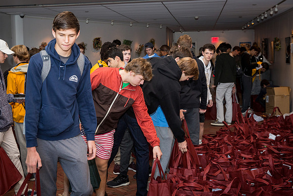 thanksgiving_fooddrive_us_jfess_4471
