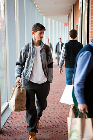 thanksgiving_fooddrive_us_mkras_0060