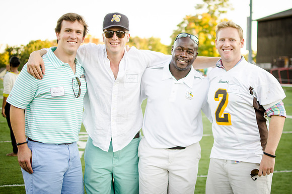 homecoming14_alumnitent_crowd_wkl_0566