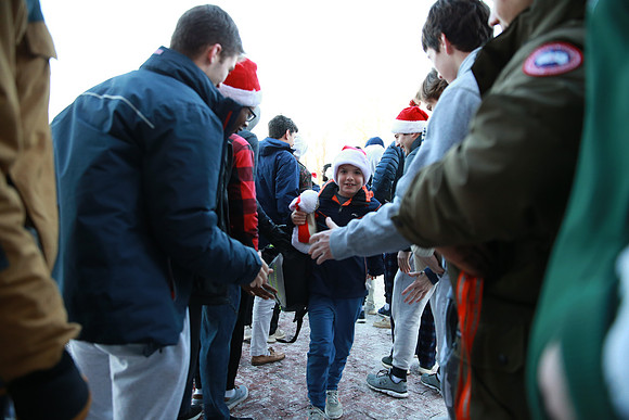 holidays19_handshake_mkras_0094