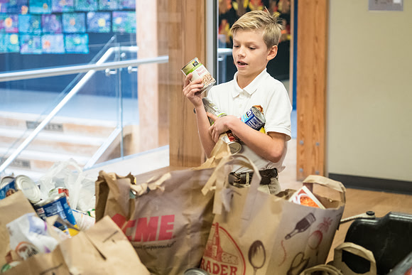 thanksgiving18_fooddrive_ls_wkl_9913